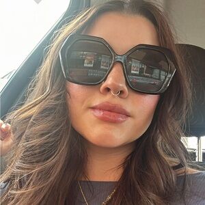 Meet your Posher, Elizabeth